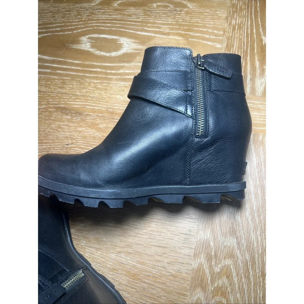 Sorel Joan of Arctic Wedge Buckle Black Leather Boot Bootie Waterproof Size 10.5